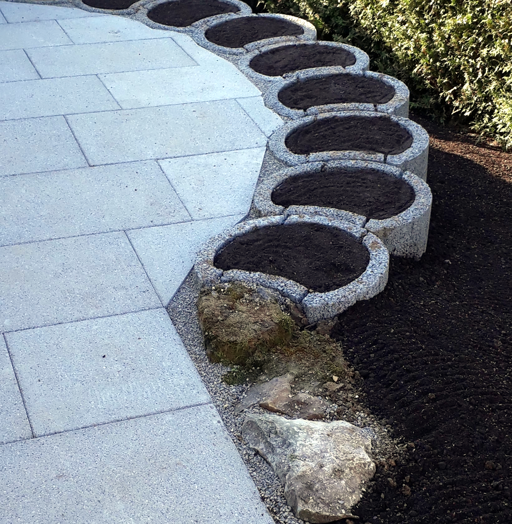 Iljas Gartenbau und Landschaftsbau Neuhausen Pflanzringe als Terrassenzierde