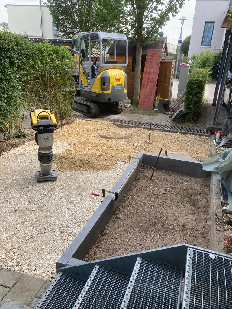 Vorbereitungsarbeiten Pflastersteinenweg