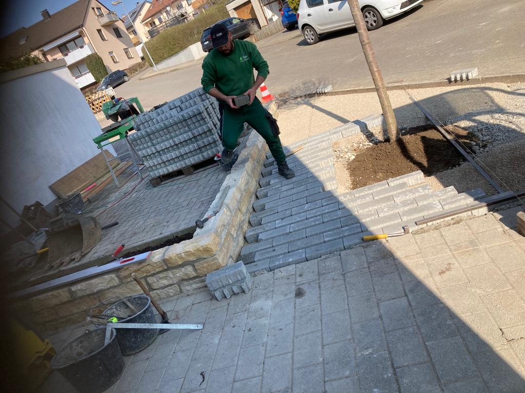 Vorbereitungsarbeiten Pflastersteinenweg